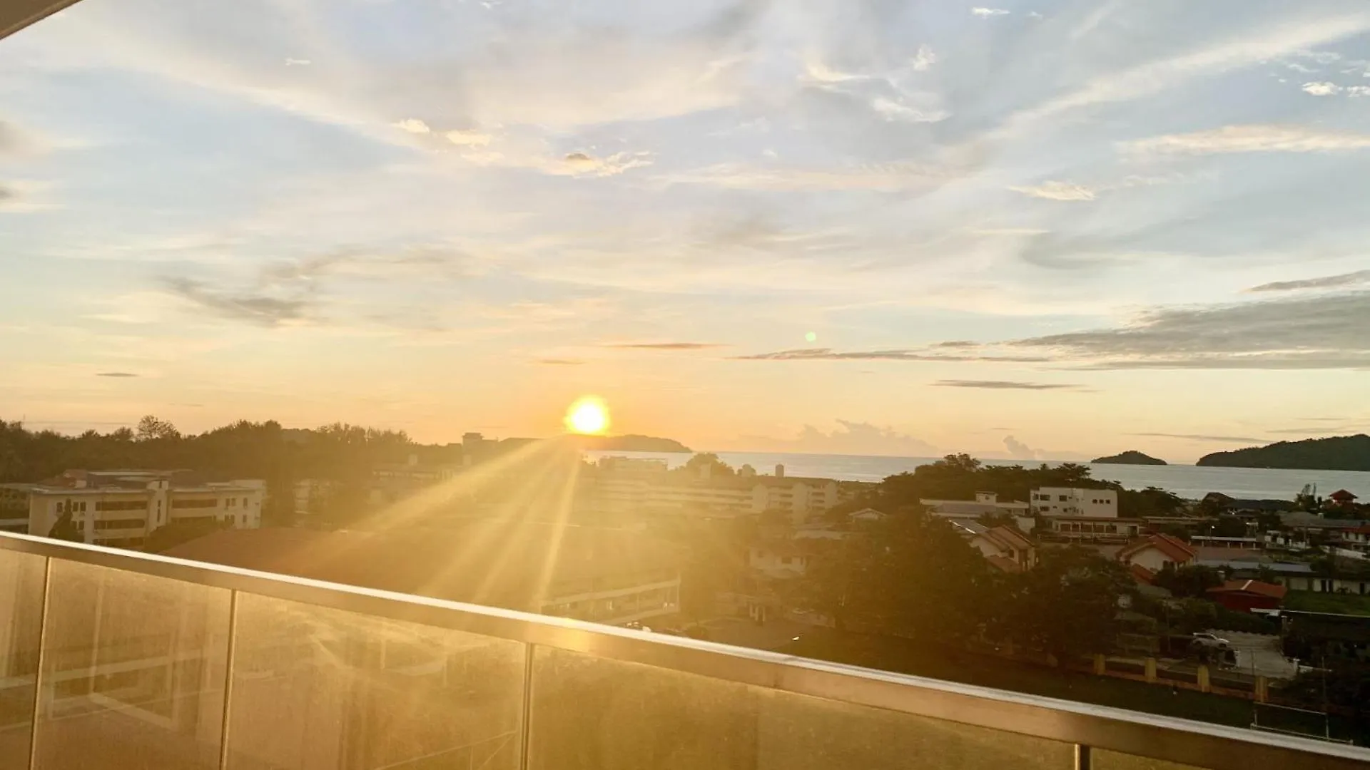 Deco Home @ Aru Suites Kota Kinabalu Malezja